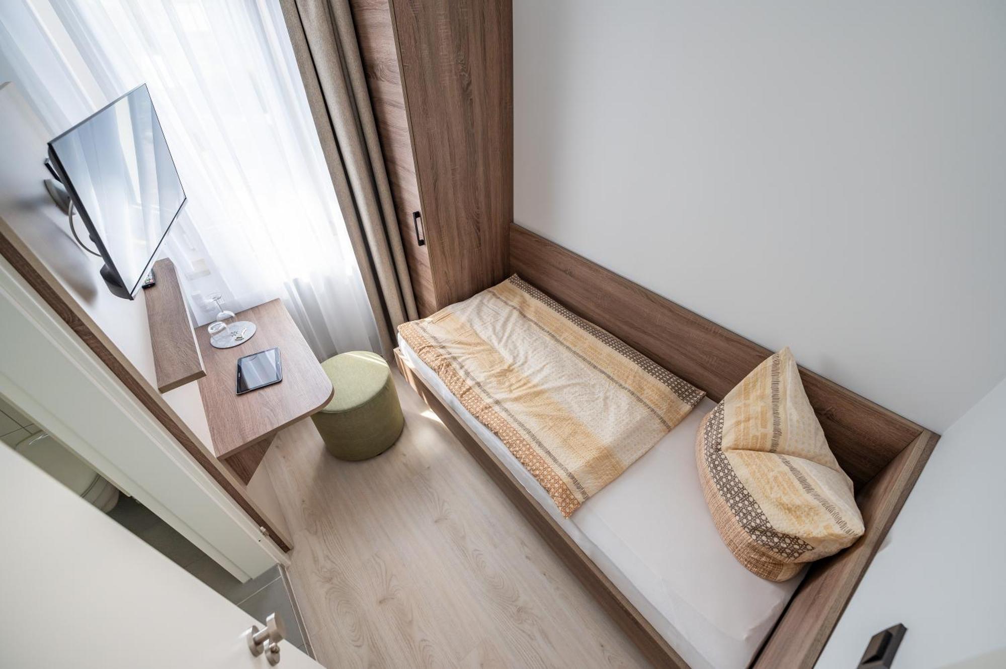 Guest house & 